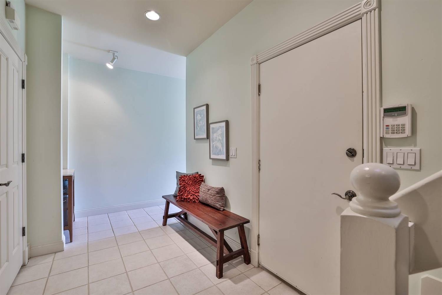 2162 Riverside Drive Cincinnati, OH 45202 - Photo 4 of 49 Gallery Image 4