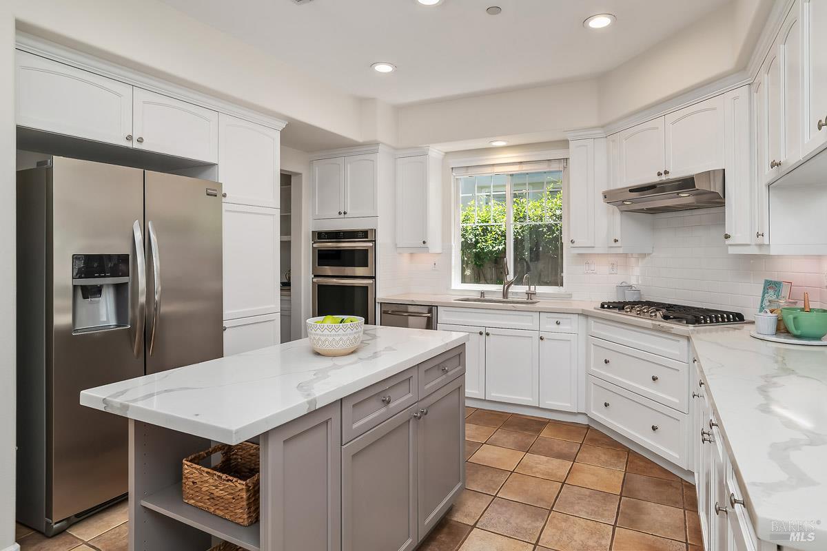 119 Alconbury Way Novato, CA 94949 - Photo 8 of 41