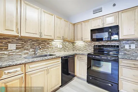 $425,000 | 7186 Promenade Drive, Unit 101, Boca Raton, FL 33433