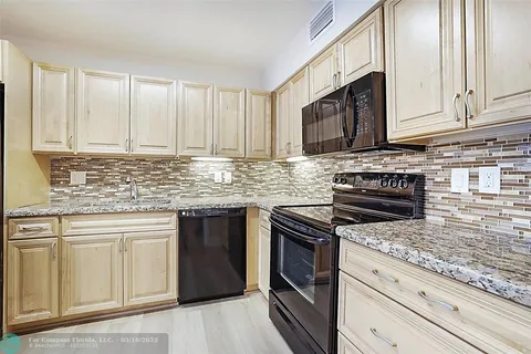 $425,000 | 7186 Promenade Drive, Unit 101, Boca Raton, FL 33433