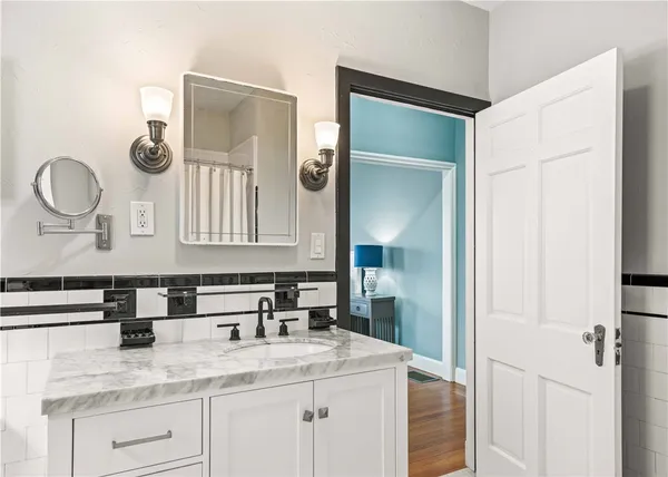 $5,000 | 112 Esplanade, Middletown, RI 02842