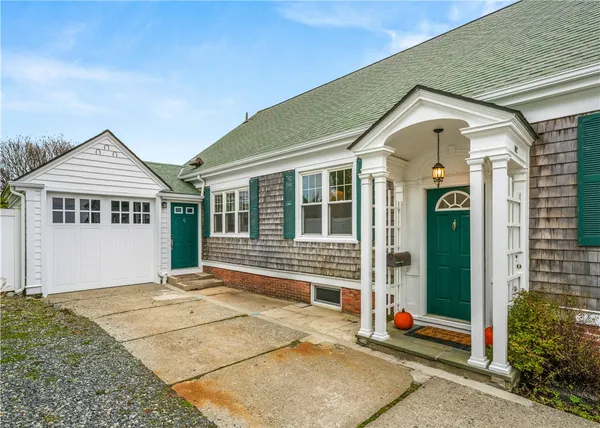 $5,000 | 112 Esplanade, Middletown, RI 02842