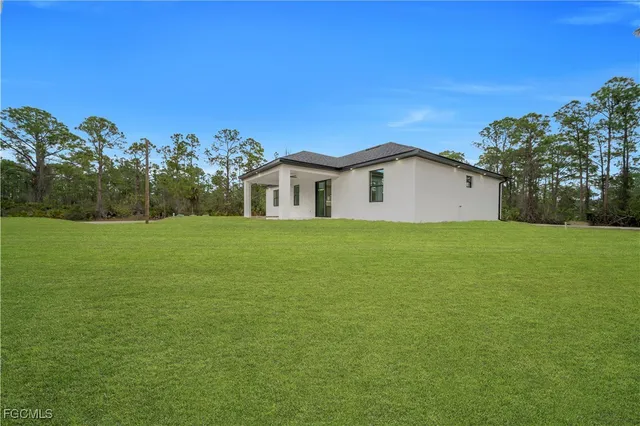 a view of a back yard of the house