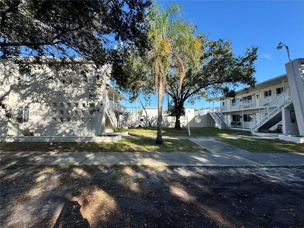 a view of a yard with a tree