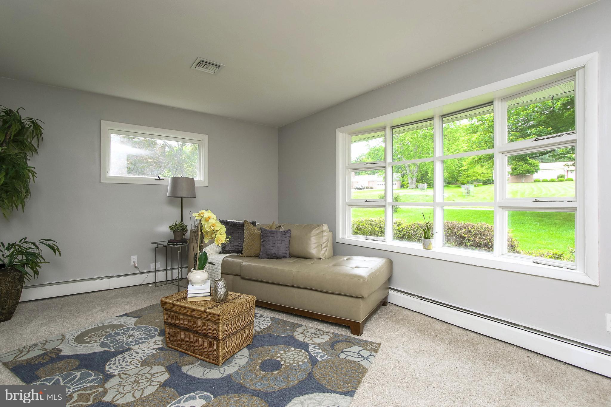 13417 Blenfield Road Phoenix, MD 21131 - Photo 3 of 30 Living Room