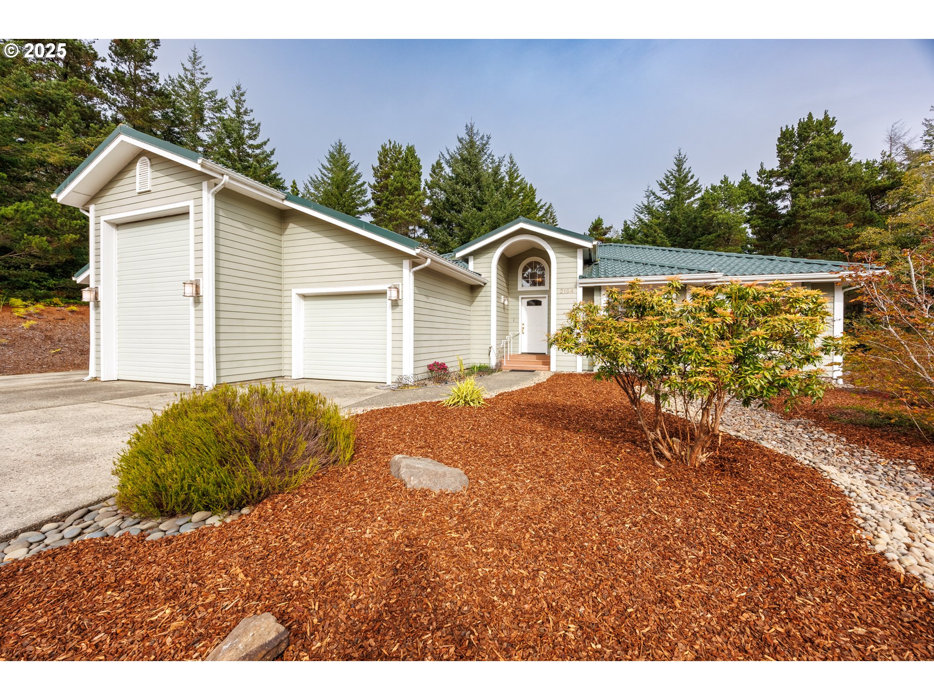 2184 13th Street Florence, OR 97439 - Photo 3 of 44