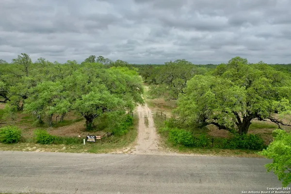 $1,423,200 | 7711 Devine Tx 78016, Devine, TX 78016