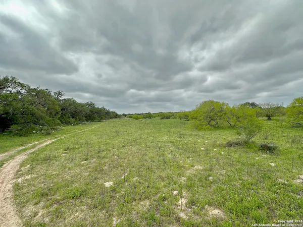 $1,423,200 | 7711 Devine Tx 78016, Devine, TX 78016