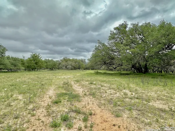 $1,423,200 | 7711 Devine Tx 78016, Devine, TX 78016