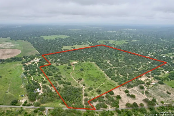 $1,423,200 | 7711 Devine Tx 78016, Devine, TX 78016
