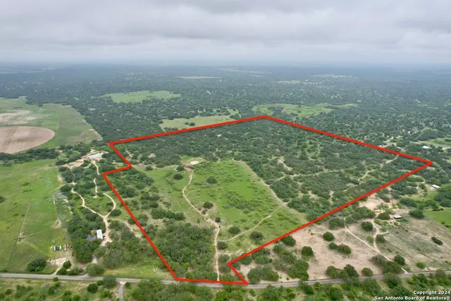 $1,423,200 | 7711 Devine Tx 78016, Devine, TX 78016