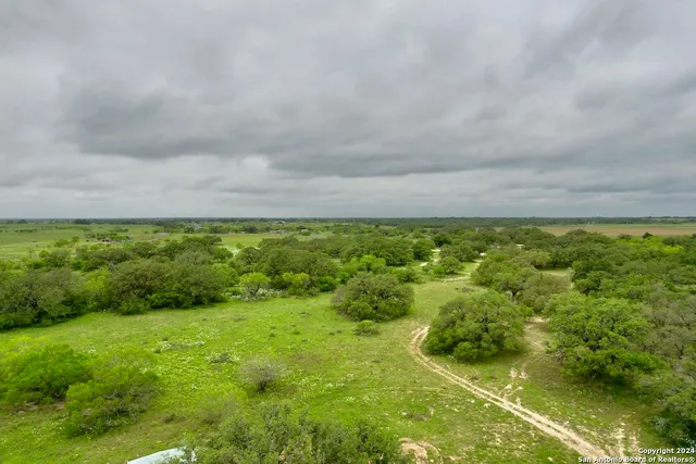 $1,423,200 | 7711 Devine Tx 78016, Devine, TX 78016