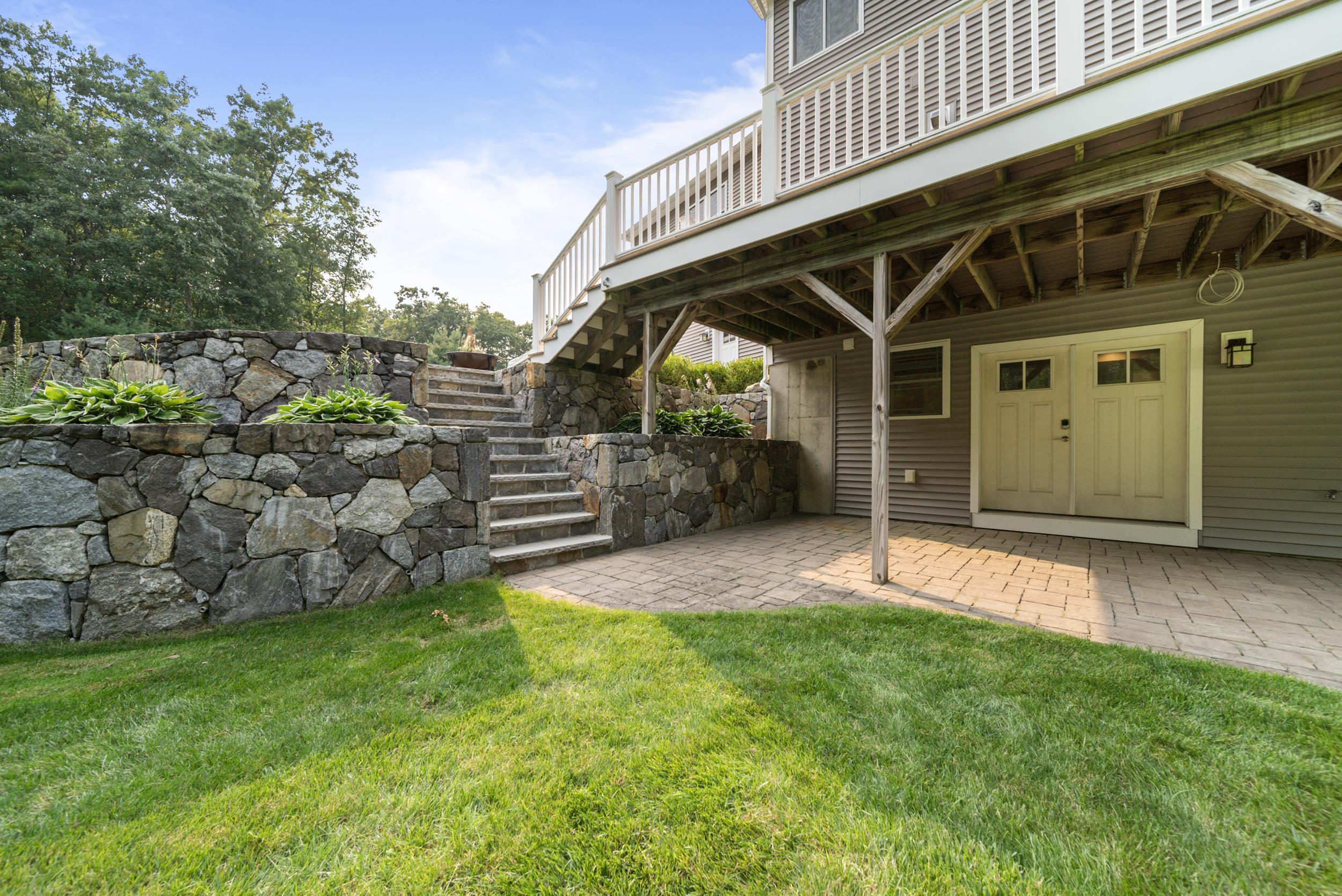 14 Weston Road Windham, NH 03087 - Photo 32 of 40