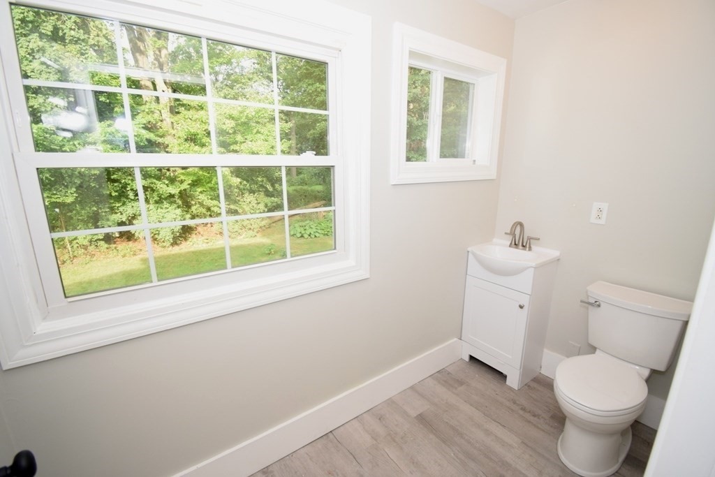 15 Quaboag Street Worcester, MA 01602 - Photo 14 of 42