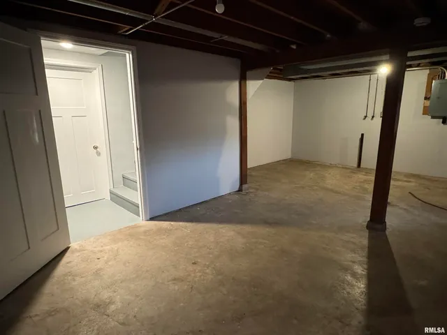 $1,000 | 4576 Cheyenne Avenue, Davenport, IA 52806