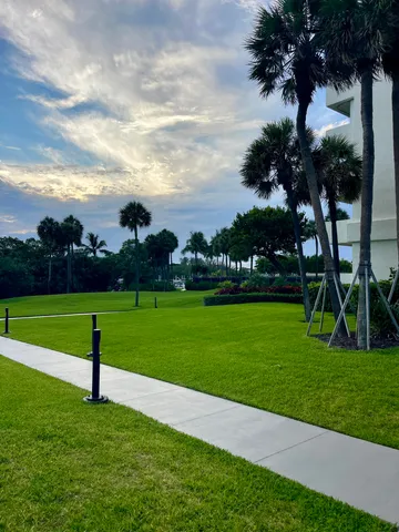 $1,100,000 | 2001 North Ocean Boulevard, Unit 301, Boca Raton, FL 33431