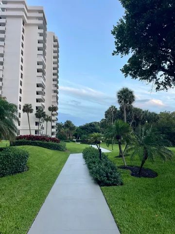 $1,100,000 | 2001 North Ocean Boulevard, Unit 301, Boca Raton, FL 33431