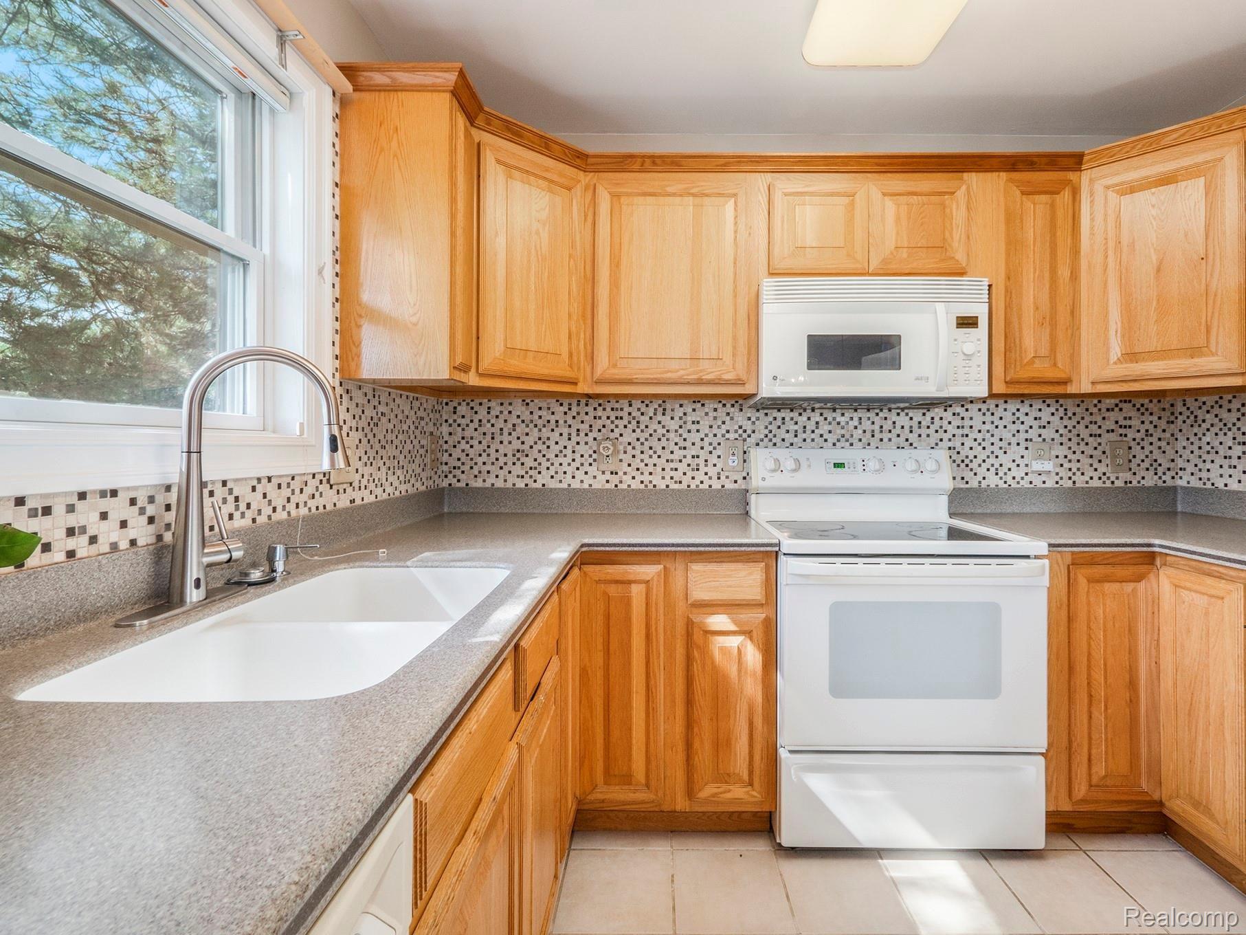 1066 Grove Road Ypsilanti, MI 48198 - Photo 6 of 20 photo_8.jpg
