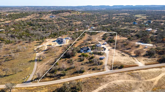 $989,900 | 23 Waring Road, Boerne, TX 78013