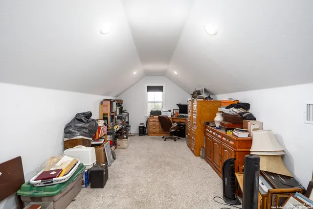 $989,900 | 23 Waring Road, Boerne, TX 78013