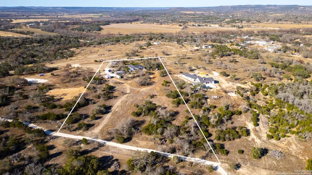 $989,900 | 23 Waring Road, Boerne, TX 78013