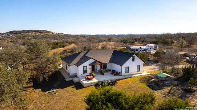 $989,900 | 23 Waring Road, Boerne, TX 78013