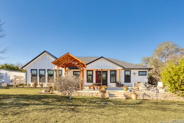 $989,900 | 23 Waring Road, Boerne, TX 78013