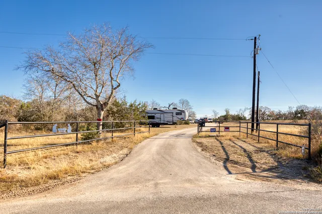 $989,900 | 23 Waring Road, Boerne, TX 78013