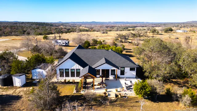 $989,900 | 23 Waring Road, Boerne, TX 78013