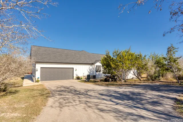 $989,900 | 23 Waring Road, Boerne, TX 78013