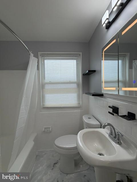 1107 Cooks Lane Baltimore, MD 21229 - Photo 14 of 26 Bathroom