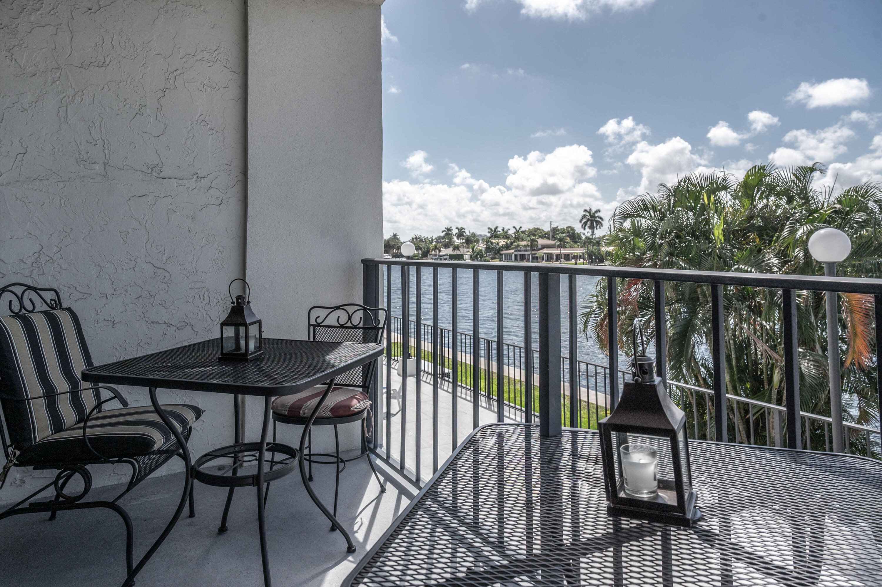 521 North Riverside Drive, Unit 208 Pompano Beach, FL 33062 - Photo 18 of 50 Living on the Water
