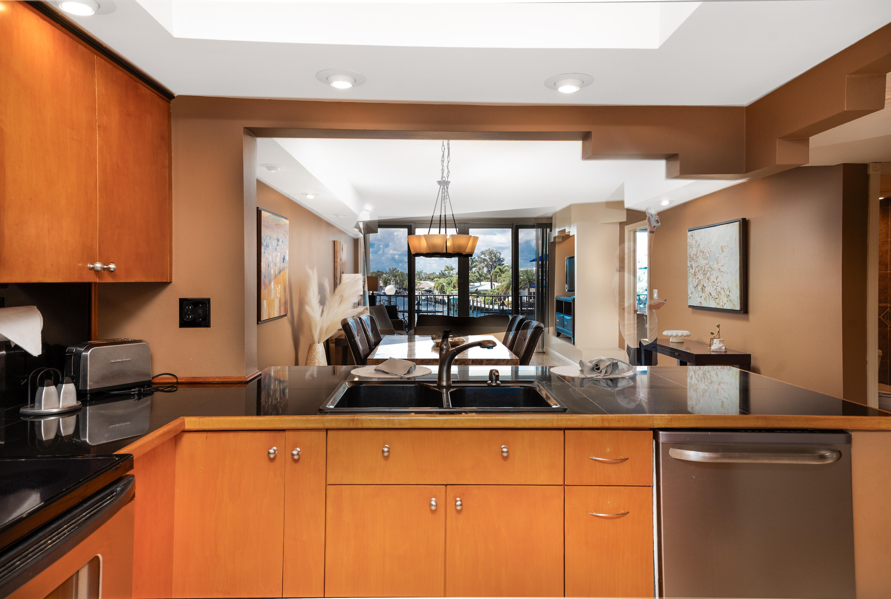 521 North Riverside Drive, Unit 208 Pompano Beach, FL 33062 - Photo 24 of 50 Simple and Functionnal