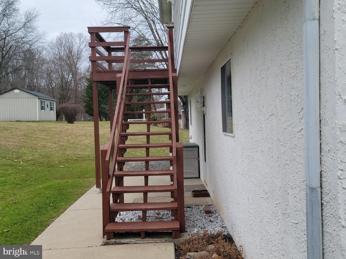 3140 Wild Run Road Pennsburg, PA 18073 - Photo 6 of 31 Back Steps