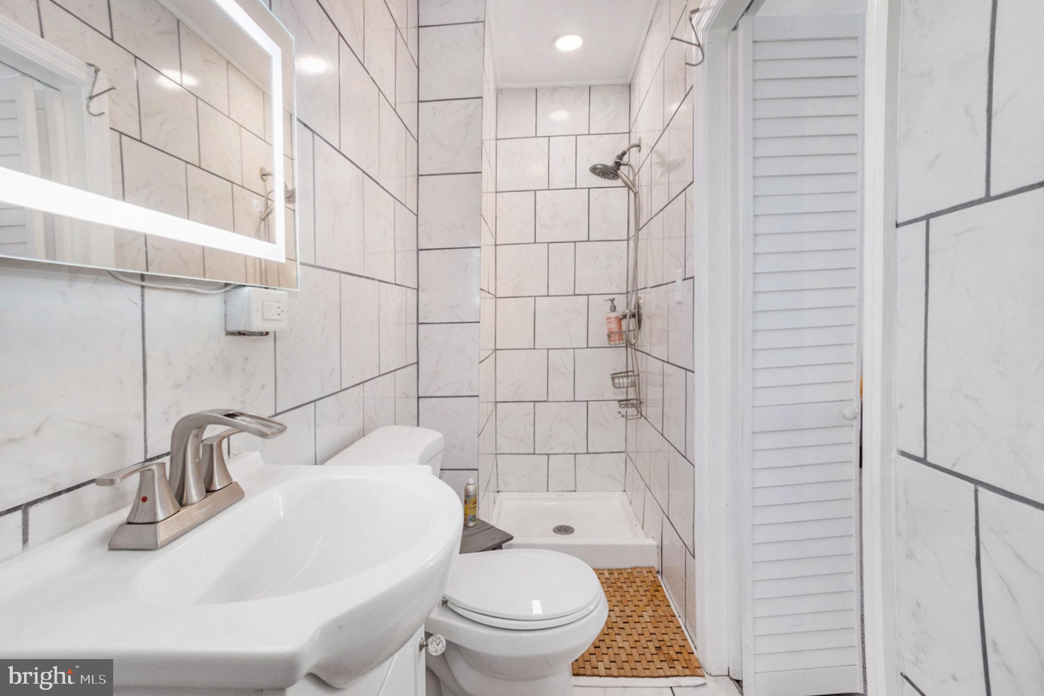827 East Rittenhouse Street Philadelphia, PA 19138 - Photo 20 of 34 Primary ensuite