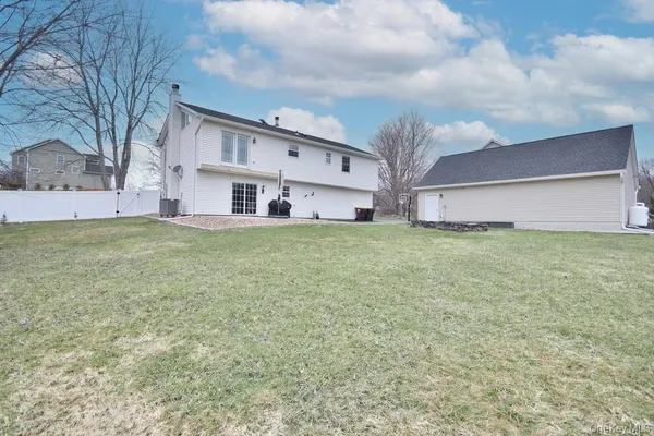 $4,000 | 478 Lake Road, New Windsor, NY 12553