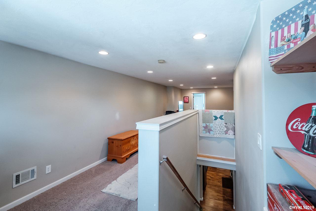 182 9th Street Jefferson, OR 97352 - Photo 5 of 39