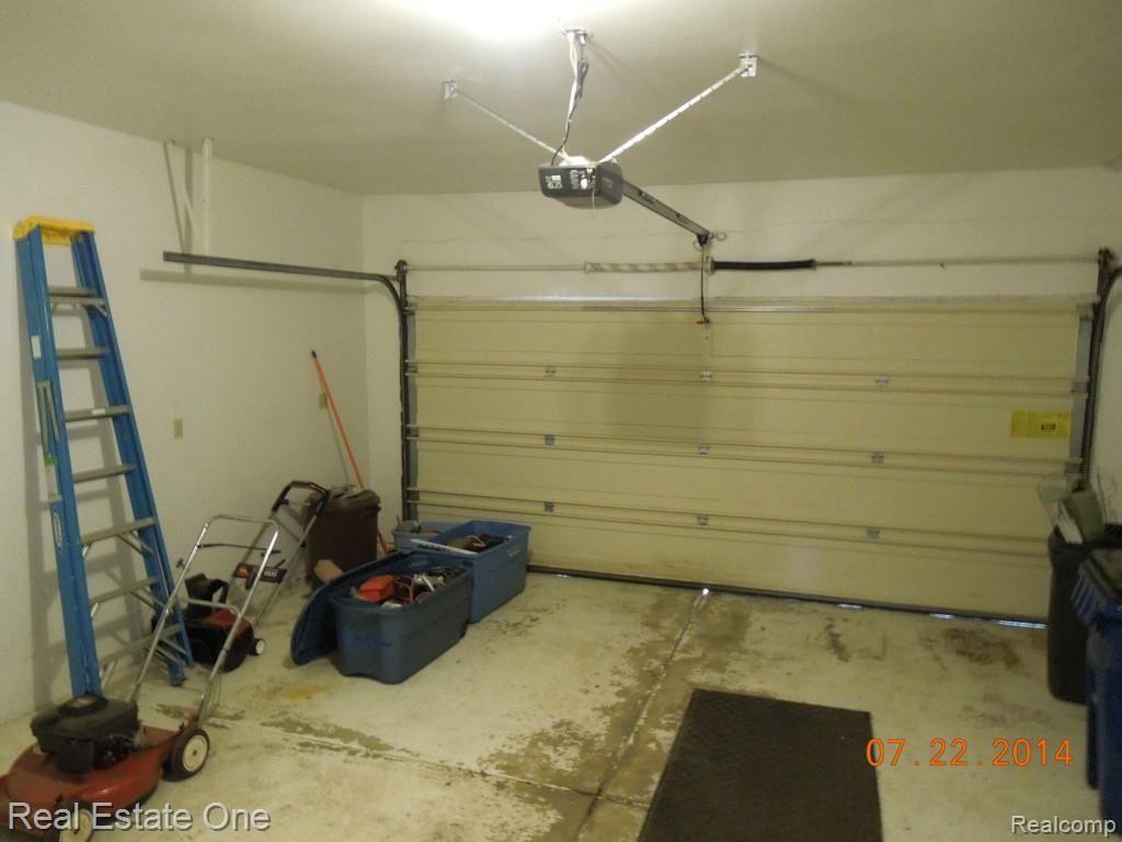 2124 Reid Road Flint, MI 48507 - Photo 17 of 25 Garage