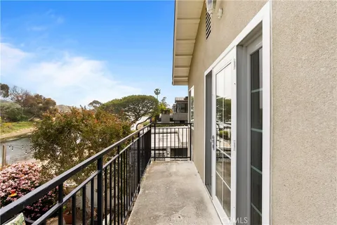 $3,299,000 | 354 62nd Street, Newport Beach, CA 92663