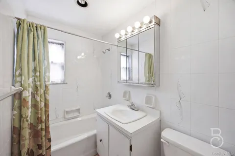$1,675,000 | 21-08 Ditmars Boulevard | Astoria