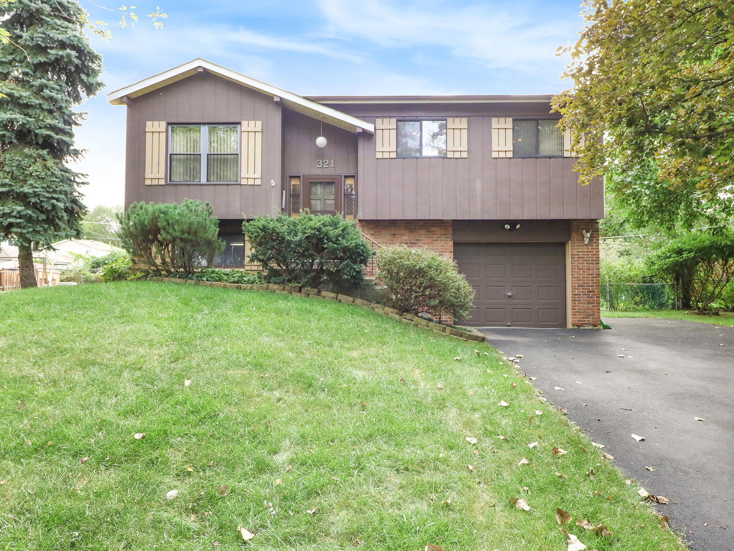 321 Hadleigh Road Bolingbrook, IL 60440 - Photo 1 of 20