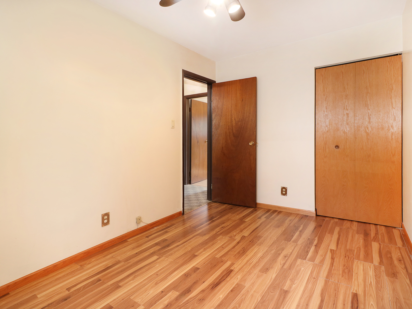 321 Hadleigh Road Bolingbrook, IL 60440 - Photo 13 of 20
