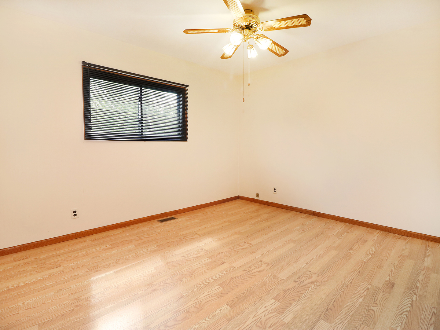 321 Hadleigh Road Bolingbrook, IL 60440 - Photo 7 of 20