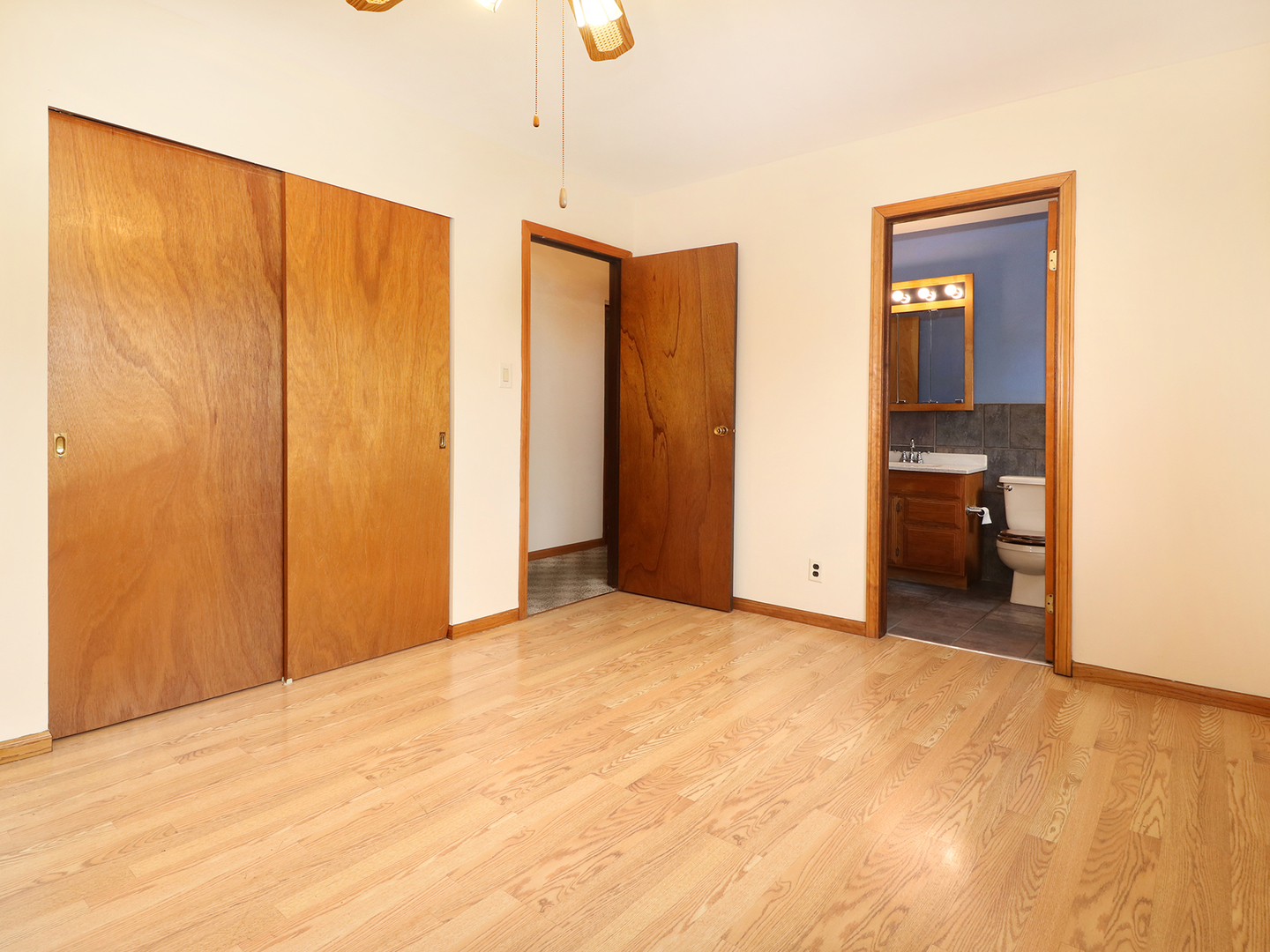 321 Hadleigh Road Bolingbrook, IL 60440 - Photo 8 of 20
