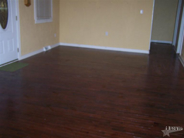 5185 Johns Street Decatur, IN 46733 - Photo 3 of 6