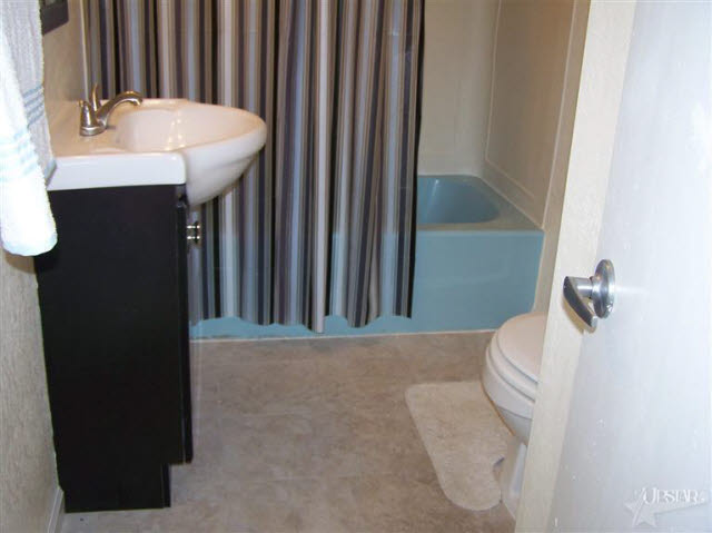 5185 Johns Street Decatur, IN 46733 - Photo 4 of 6