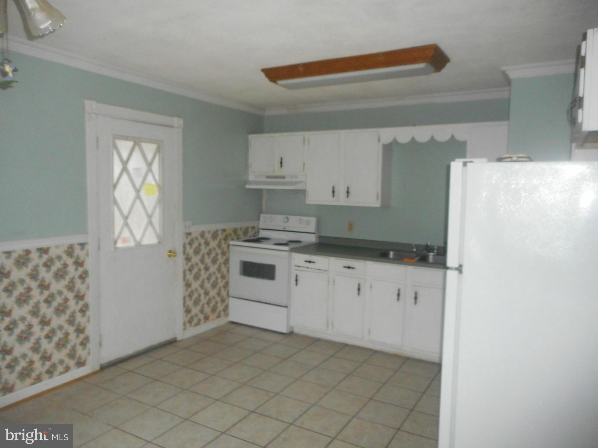 205 Mapleton Street Hurlock, MD 21643 - Photo 3 of 14 Kitchen
