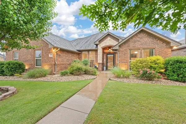 $379,000 | 1623 Hawthorne Street, Cleburne, TX 76033
