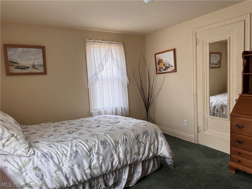 417 Butler Road Northeast Warren, OH 44483 - Photo 17 of 26 View of carpeted bedroom