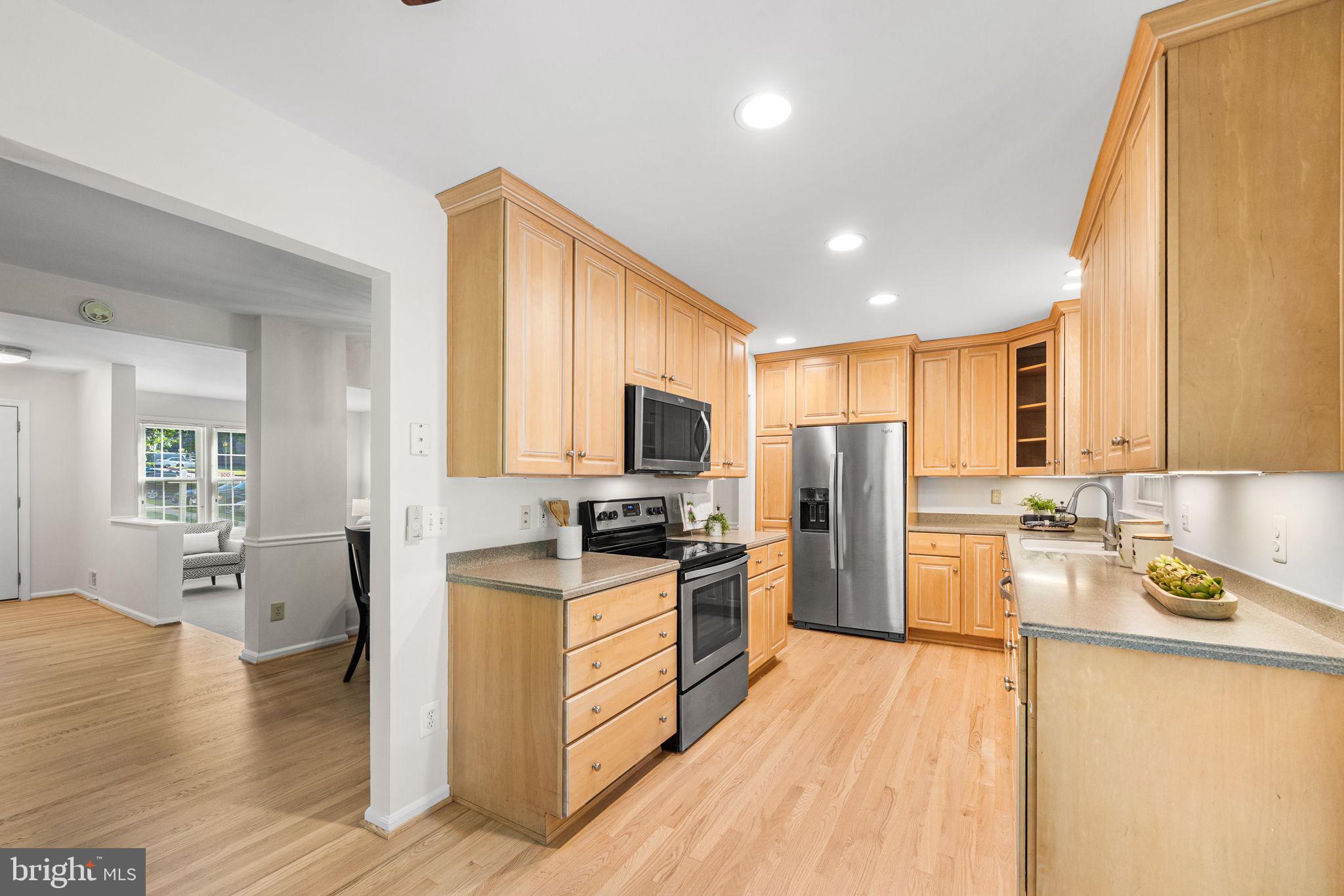 7913 Pebble Brook Court Springfield, VA 22153 - Photo 12 of 36 Stainless Steel Appliances